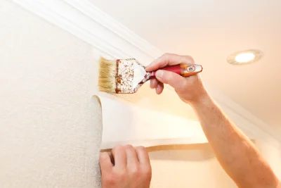 Pose de papier peint à Varize — revêtements muraux et toiles de verre